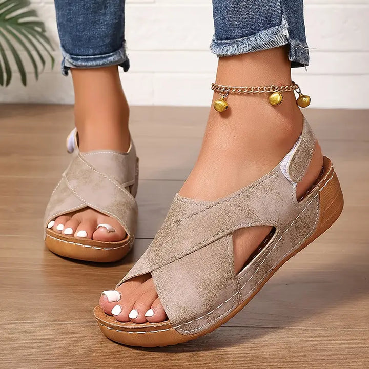 Lacey - Sandales confort à brides croisées