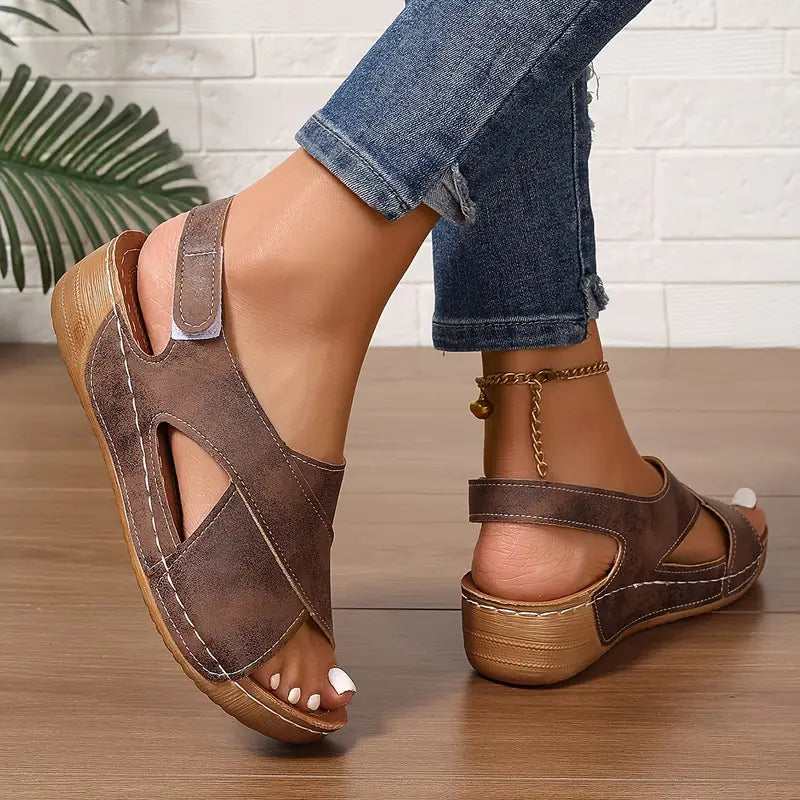 Lacey - Sandales confort à brides croisées