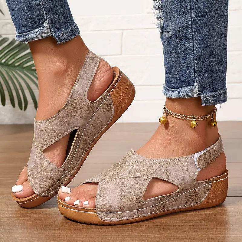 Lacey - Sandales confort à brides croisées