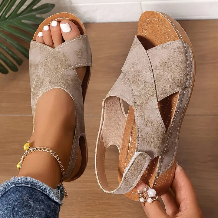 Lacey - Sandales confort à brides croisées