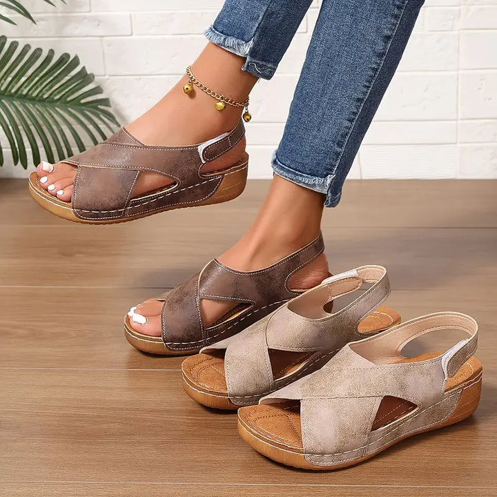 Lacey - Sandales confort à brides croisées