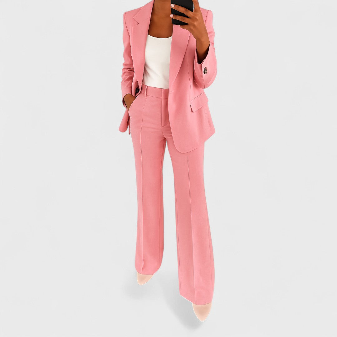 Estevia - Tailleur pantalon à un bouton