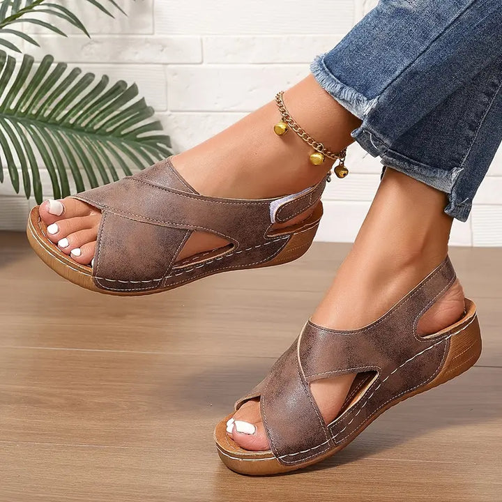 Lacey - Sandales confort à brides croisées
