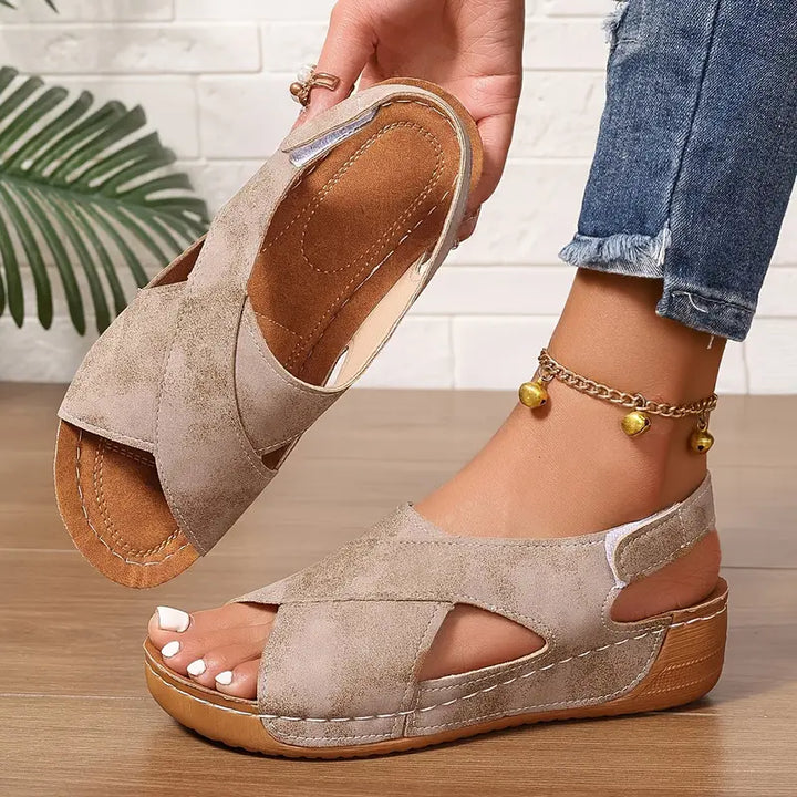Lacey - Sandales confort à brides croisées
