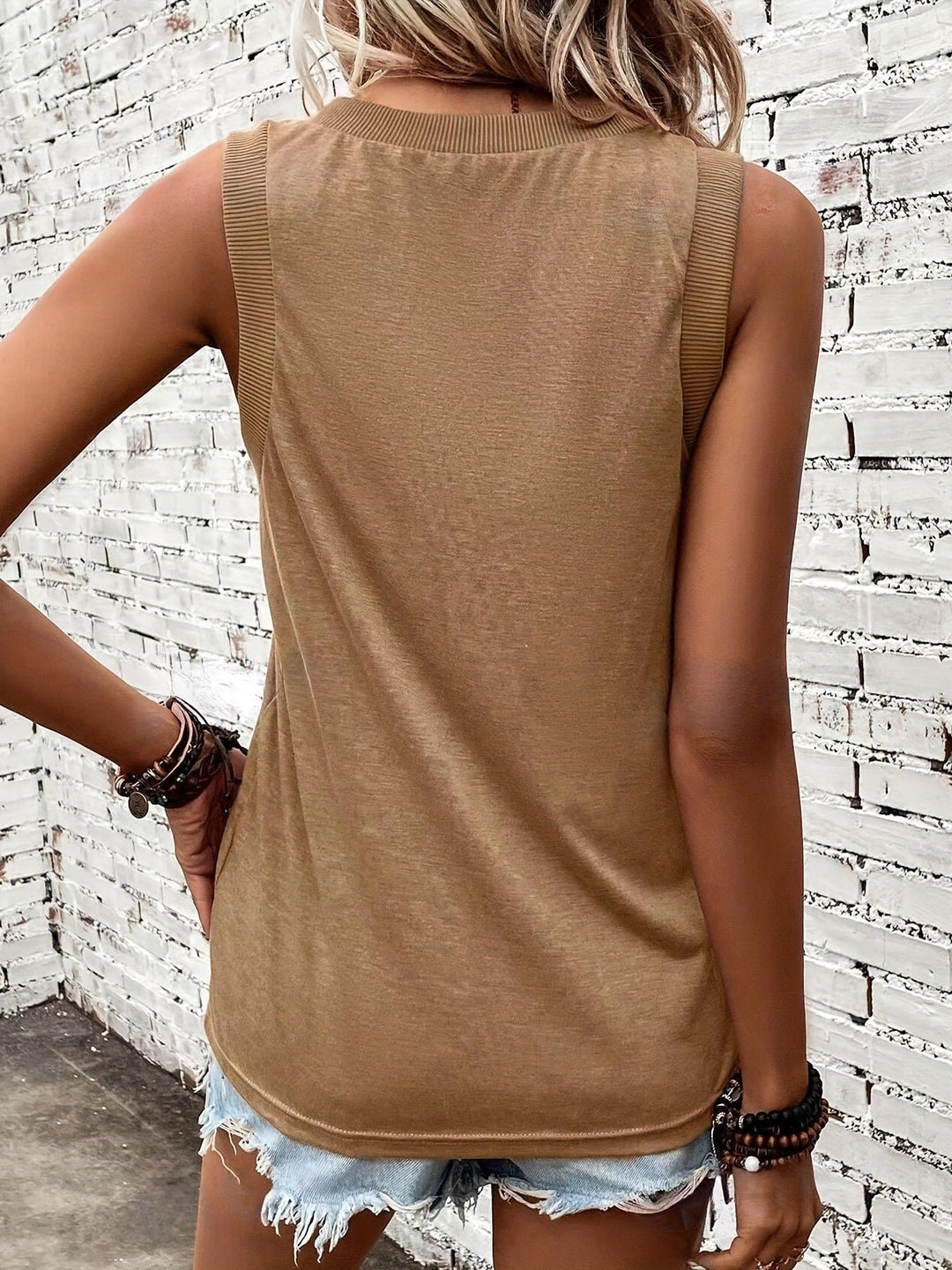Megan - T-shirt doux au toucher à encolure cœur