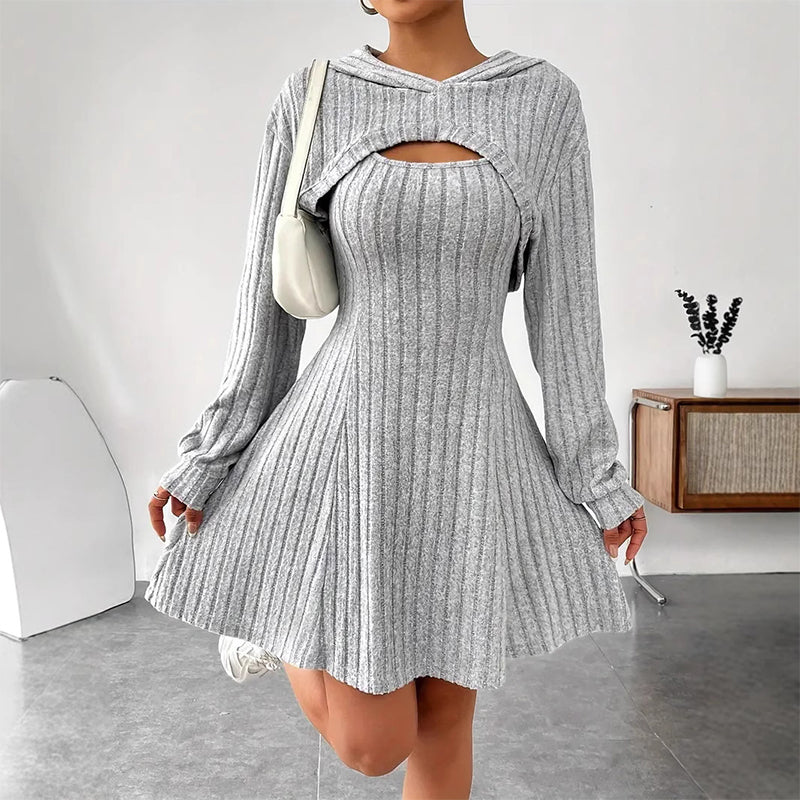 Mirellia - Robe mini en maille à découpes et à capuche